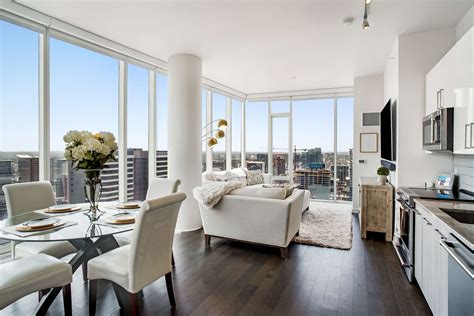 515 church st  Your 37th floor BALCONY provides a Panorama of
